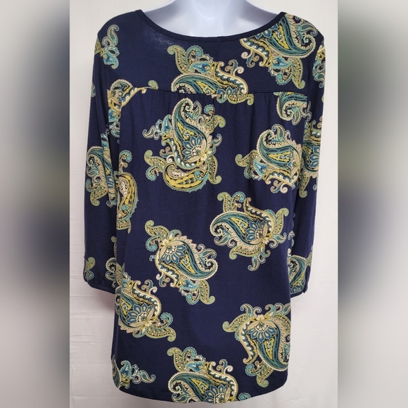 St. John's Bay Quality Apparel L Blue Paisley Partial Button Down Excellent Cond - Picture 2 of 3